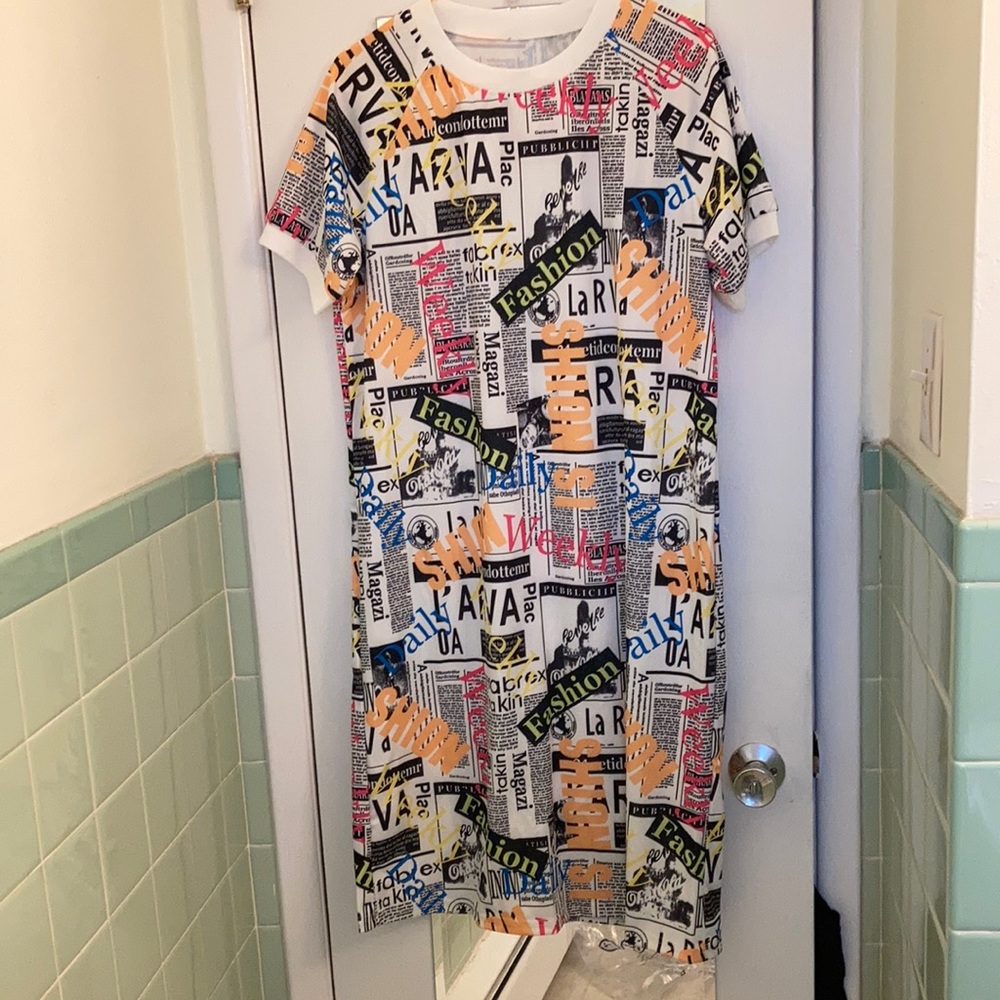 NEW newspaper print T-shirt dress, size L - Picture 1 of 4